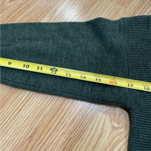 FRENCH CONNECTION SIZE LARGE TURTLENECK - Picture 7 of 9